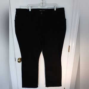 Lee Women's Regular Fit Boot Cut Mid Jeans Rise Black Size 26 WM NWT